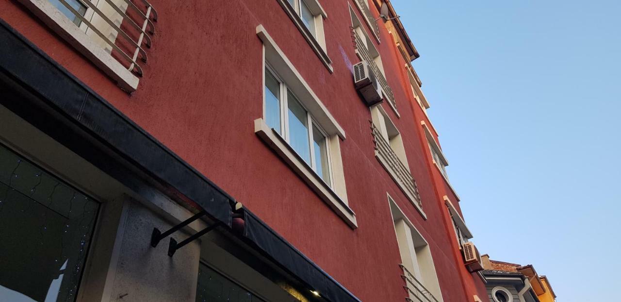 Chung cư 100 m² 2 phòng ngủ, 2 phòng tắm riêng ở Trung tâm Thành phố Sofia Ngoại thất bức ảnh