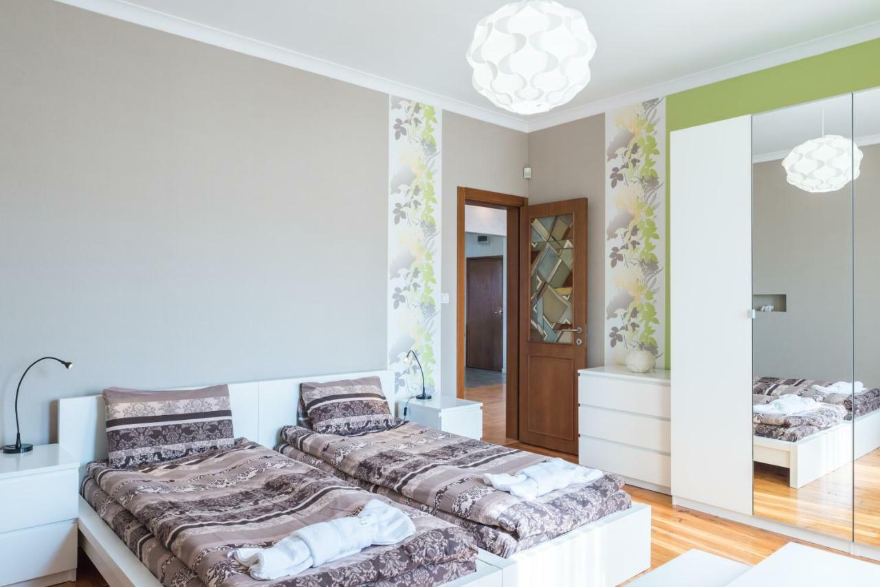 Chung cư 100 m² 2 phòng ngủ, 2 phòng tắm riêng ở Trung tâm Thành phố Sofia Ngoại thất bức ảnh