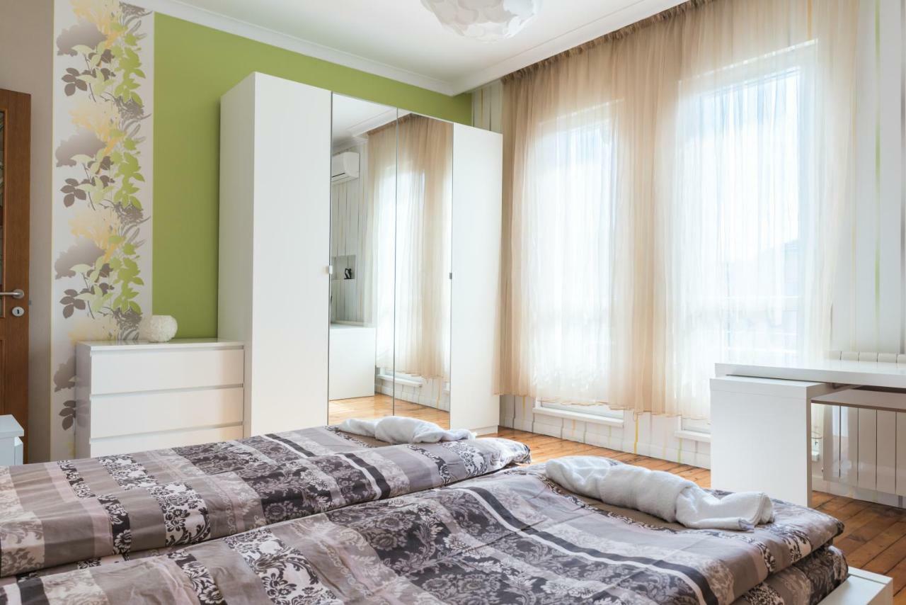 Chung cư 100 m² 2 phòng ngủ, 2 phòng tắm riêng ở Trung tâm Thành phố Sofia Ngoại thất bức ảnh